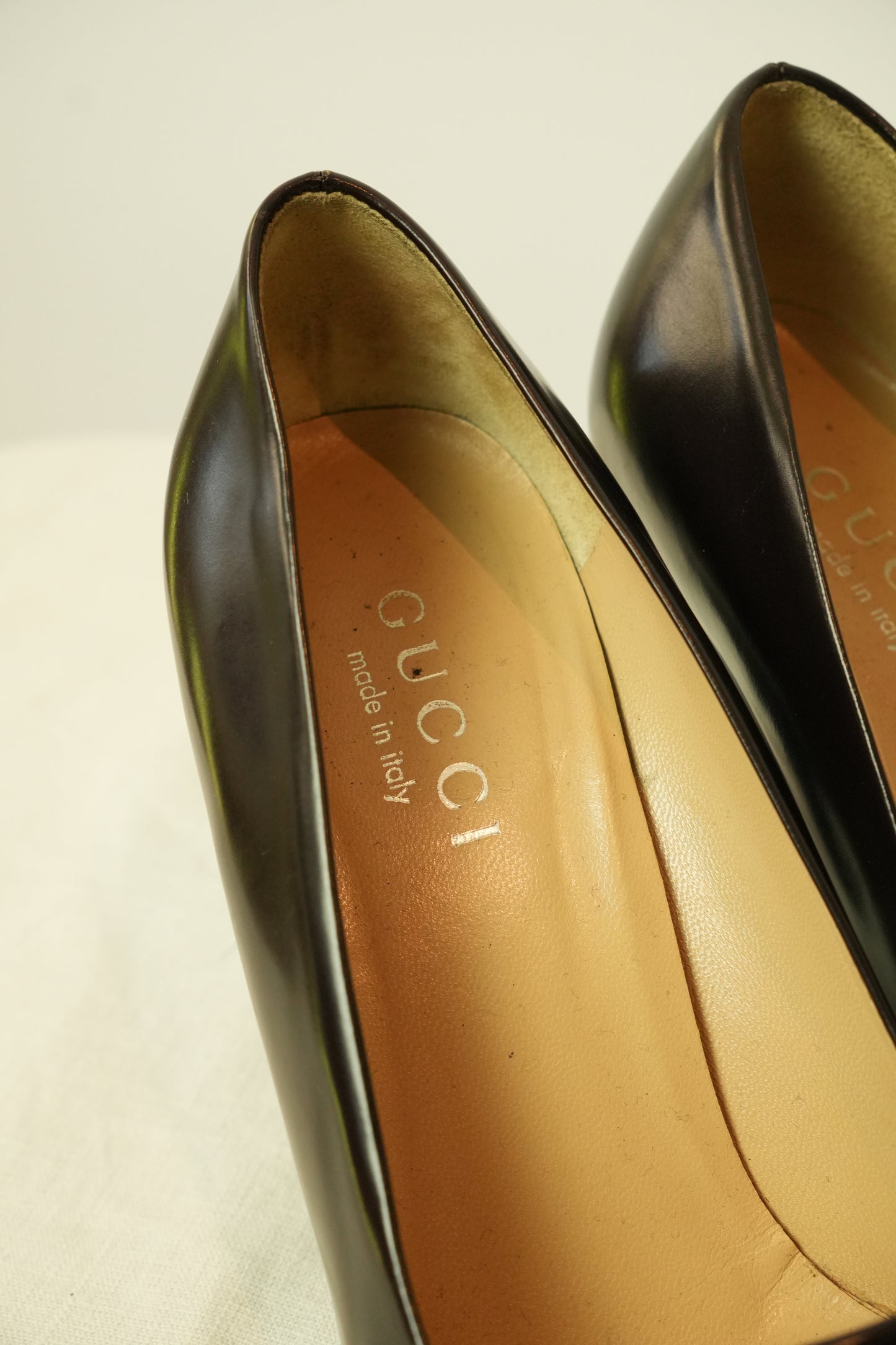 Gucci Brown Patent Leather Peeptoe Metal Logo Heels Sz36.5