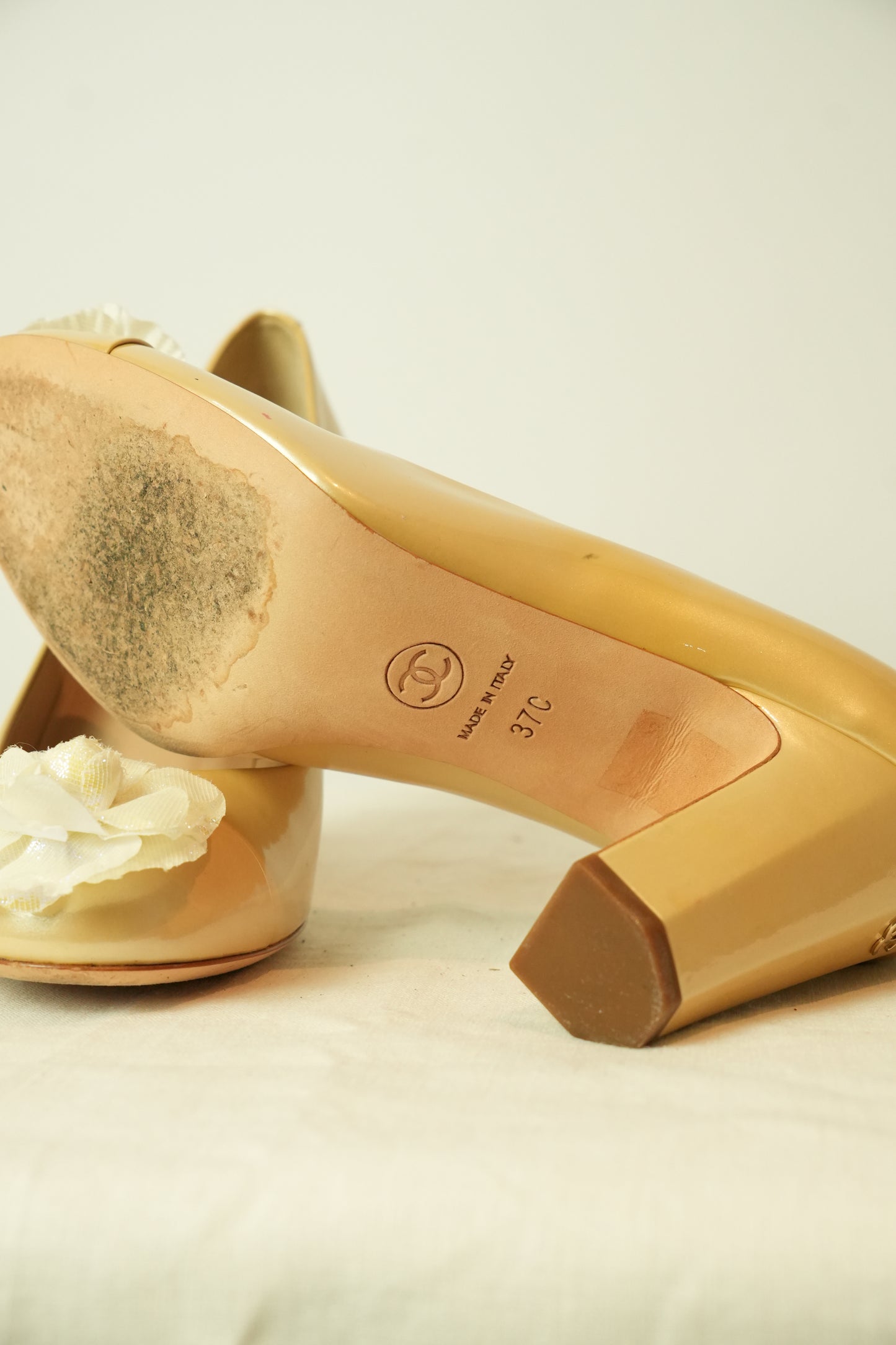Chanel Gold Patent Pumps w Irridescent Floral Motif Sz 37