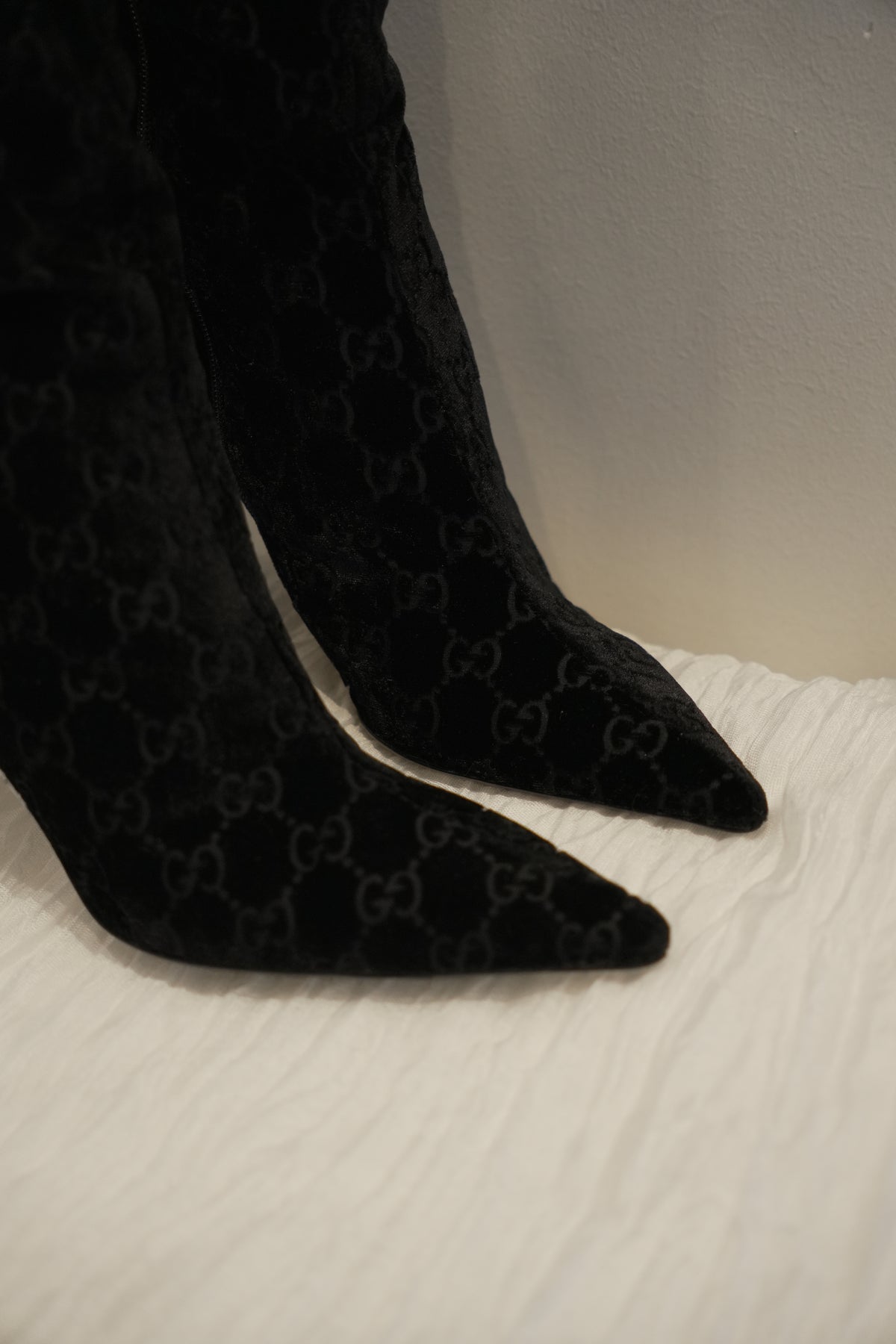 Gucci by Tom Ford Era Knee High Velour Logo Boots with Metal Bamboo Heel Sz 34.5
