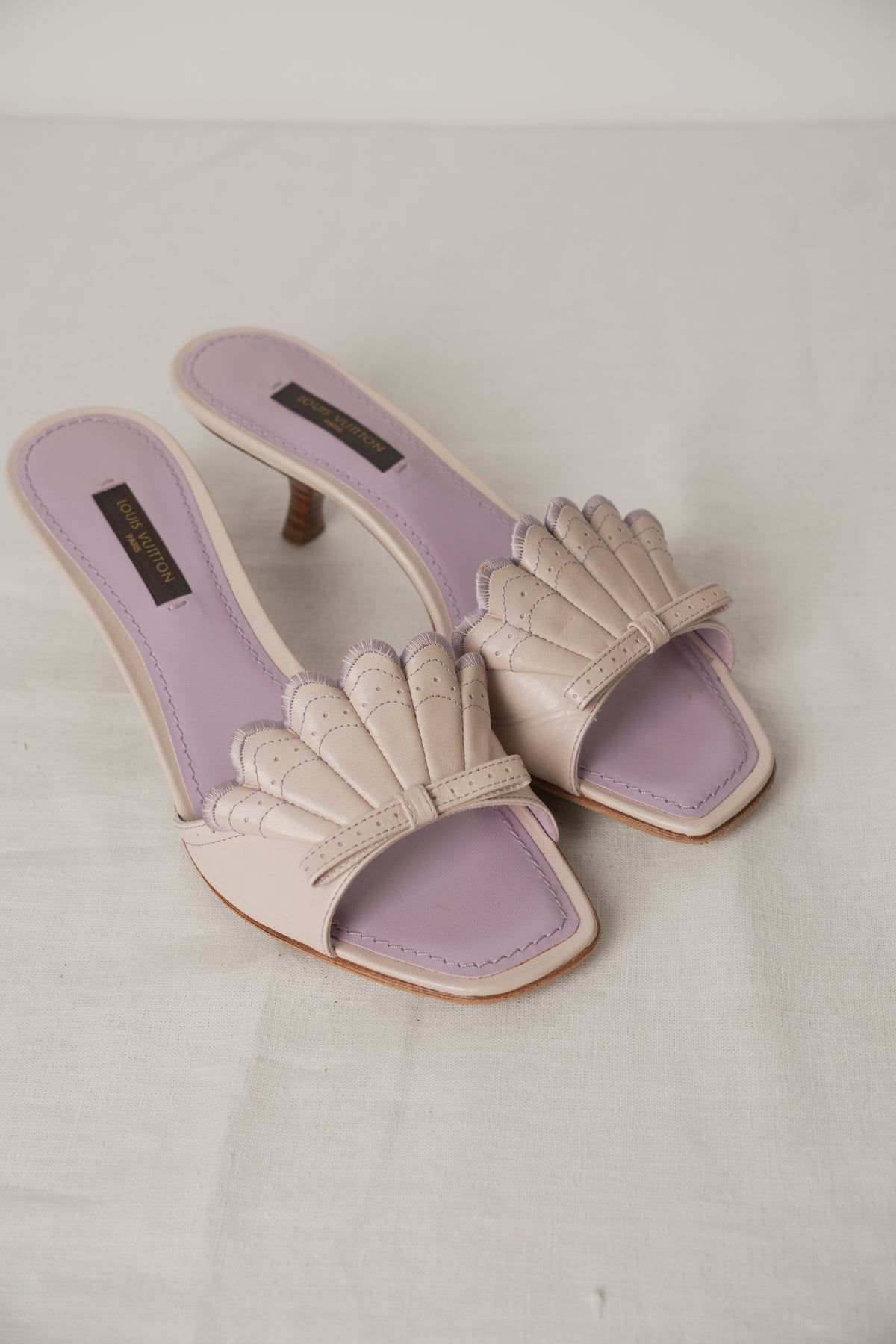 Louis Vuitton Beige/Purple Shell Bow Kitten Heels Sz35 w Box