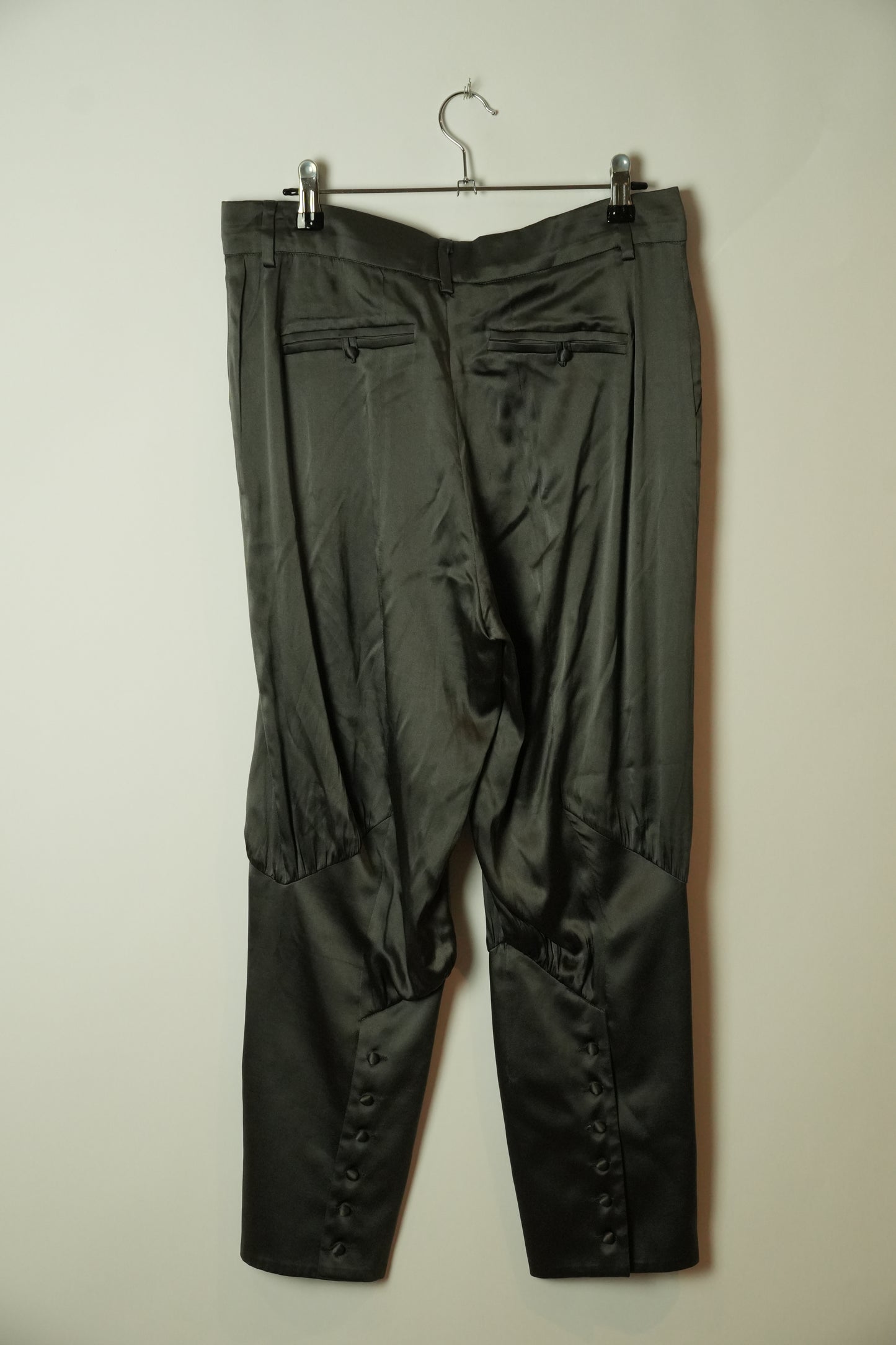 Sportmax Silk Button Jockey Capri Pants