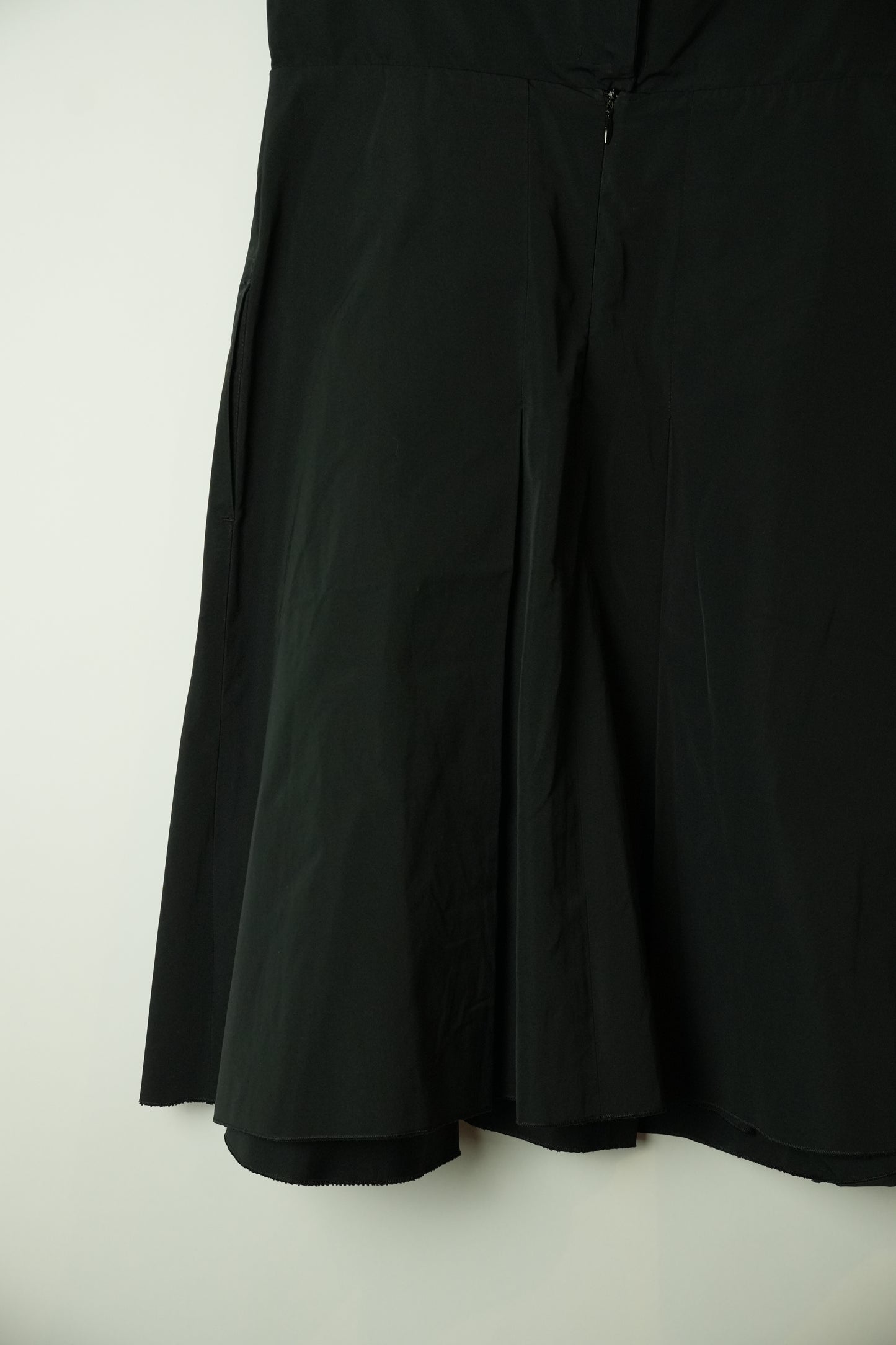 Max Mara Nylon Pleated Skirt w Front Scoop Waist
