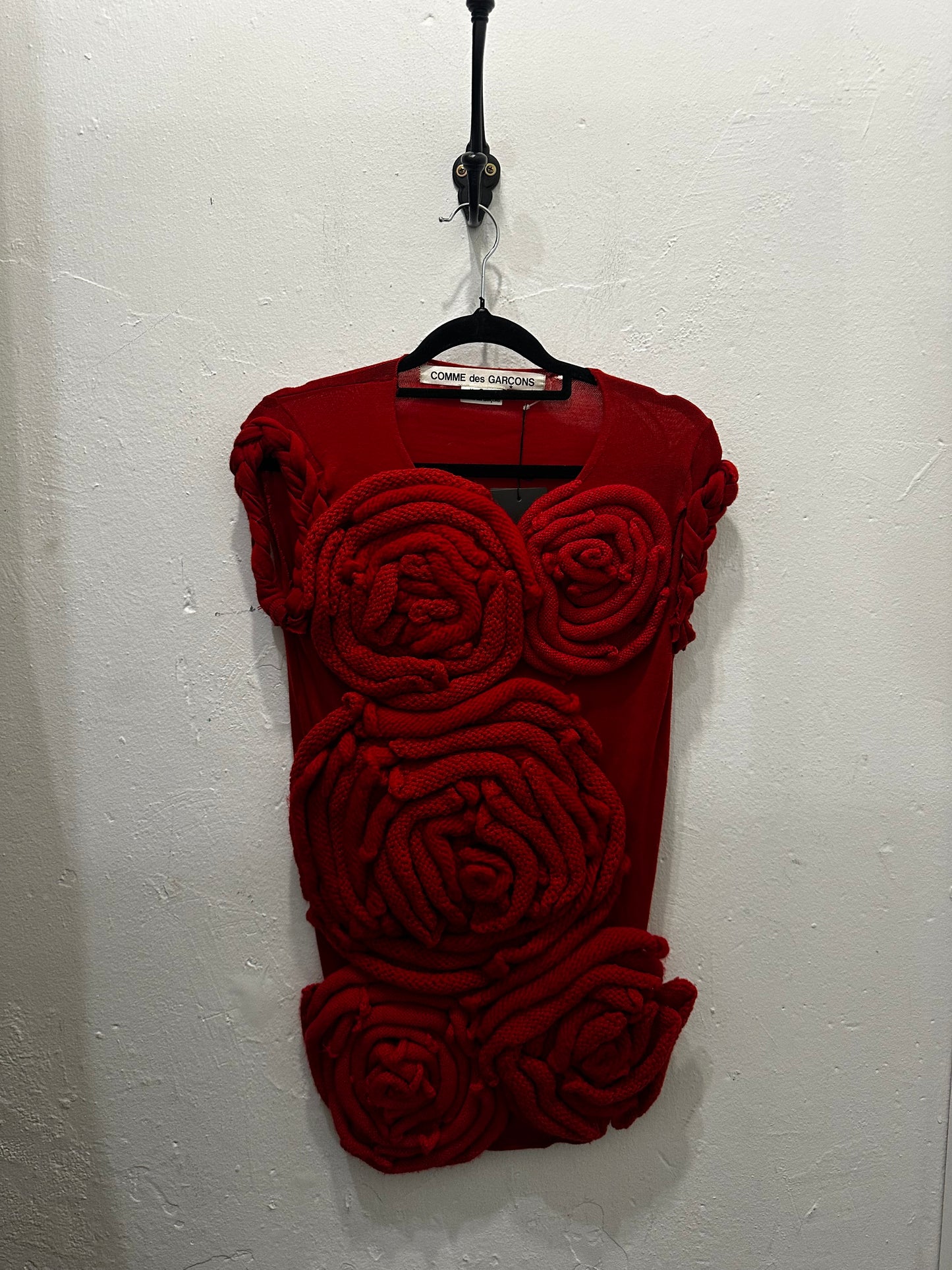 Comme Des Garcons Rose Embroidered 3D Sless Knit Top
