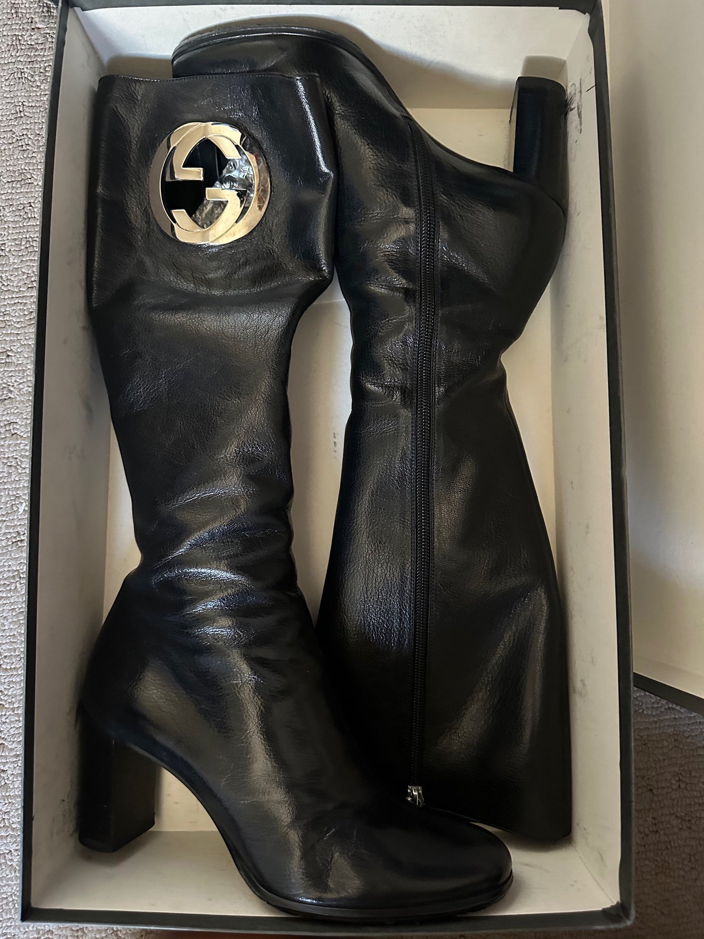 Gucci Silver Metal Logo Right Knee High boots sz37.5