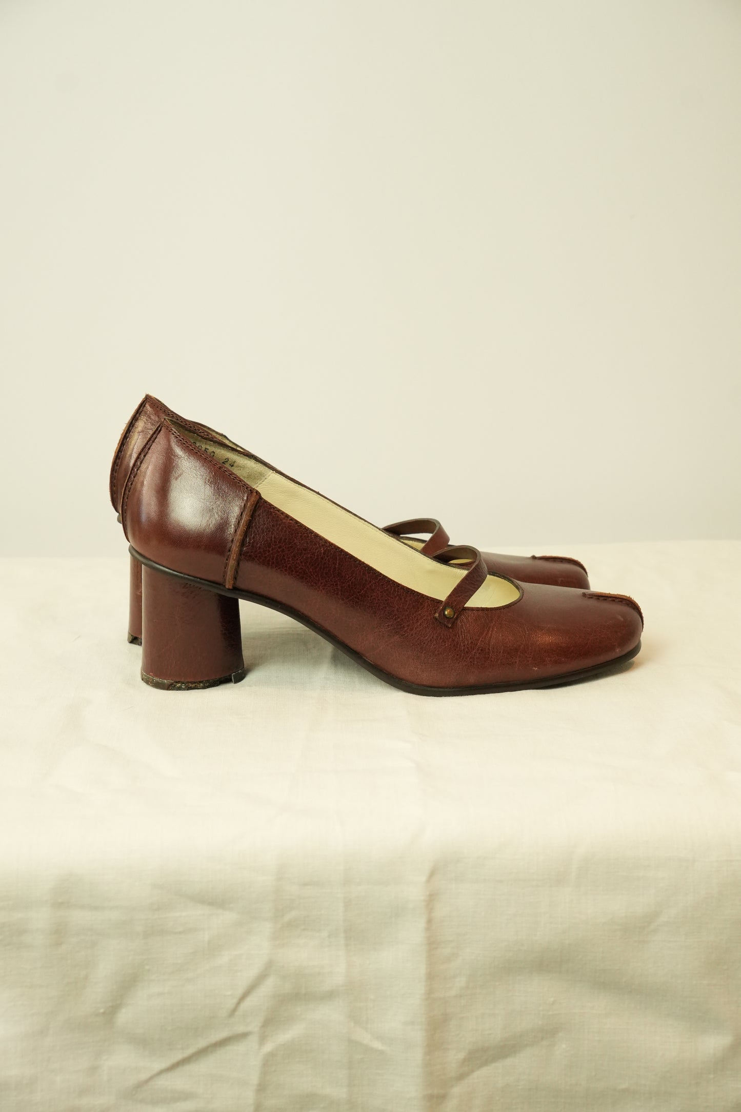 Tsumori Chisato Walk Stitch Heels Sz 24