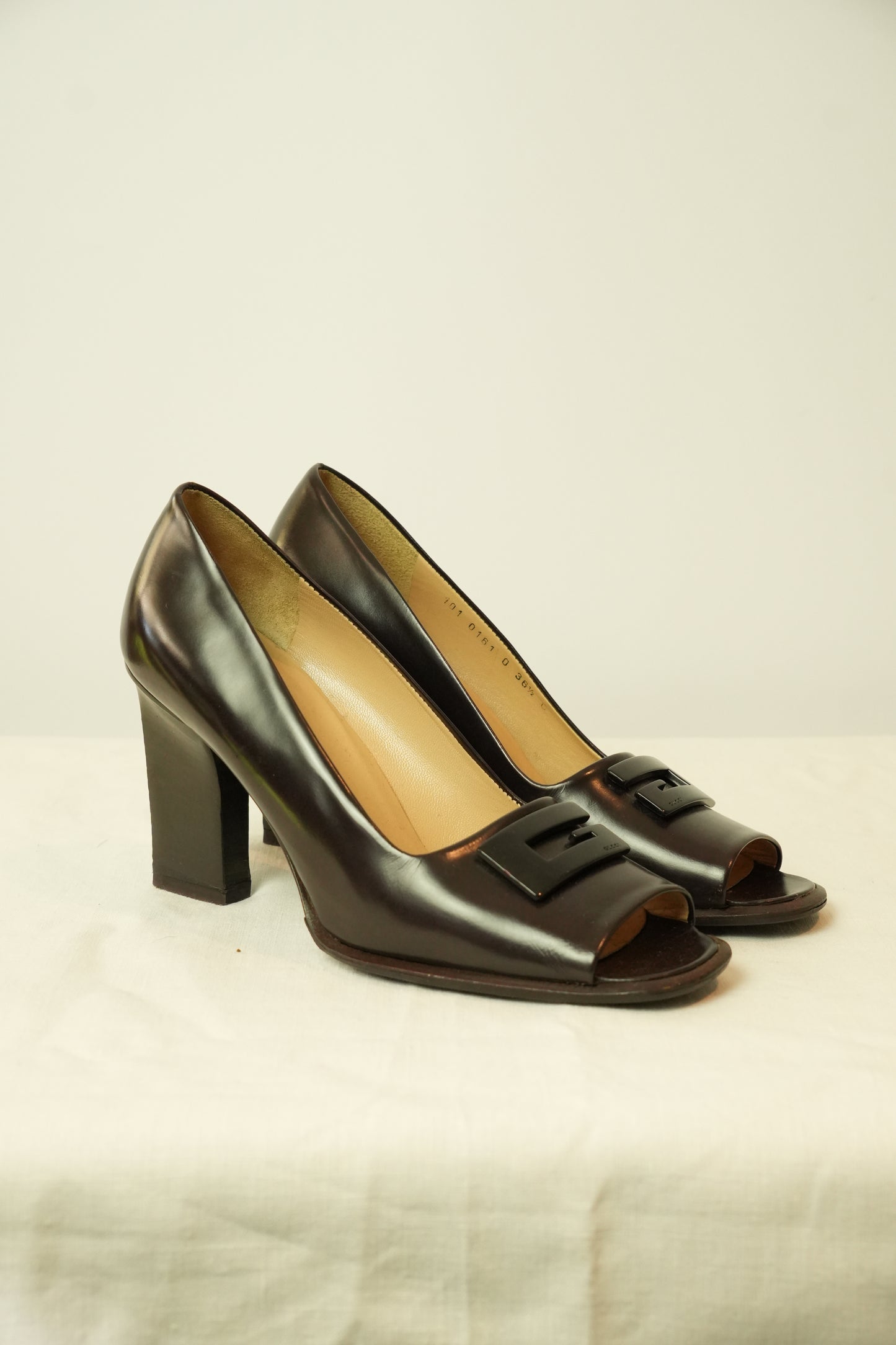 Gucci Brown Patent Leather Peeptoe Metal Logo Heels Sz36.5