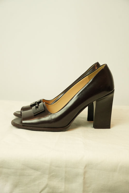 Gucci Brown Patent Leather Peeptoe Metal Logo Heels Sz36.5