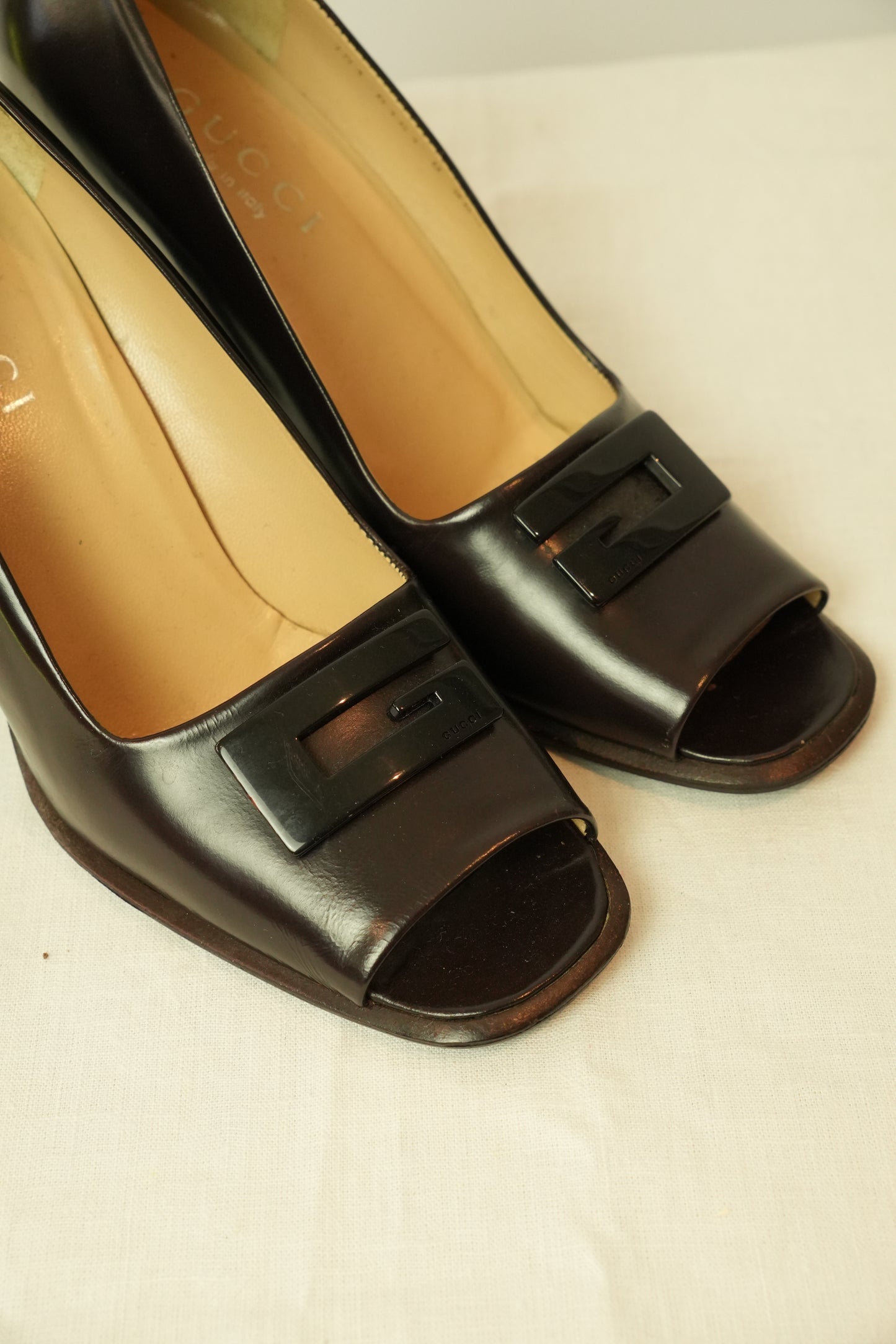 Gucci Brown Patent Leather Peeptoe Metal Logo Heels Sz36.5