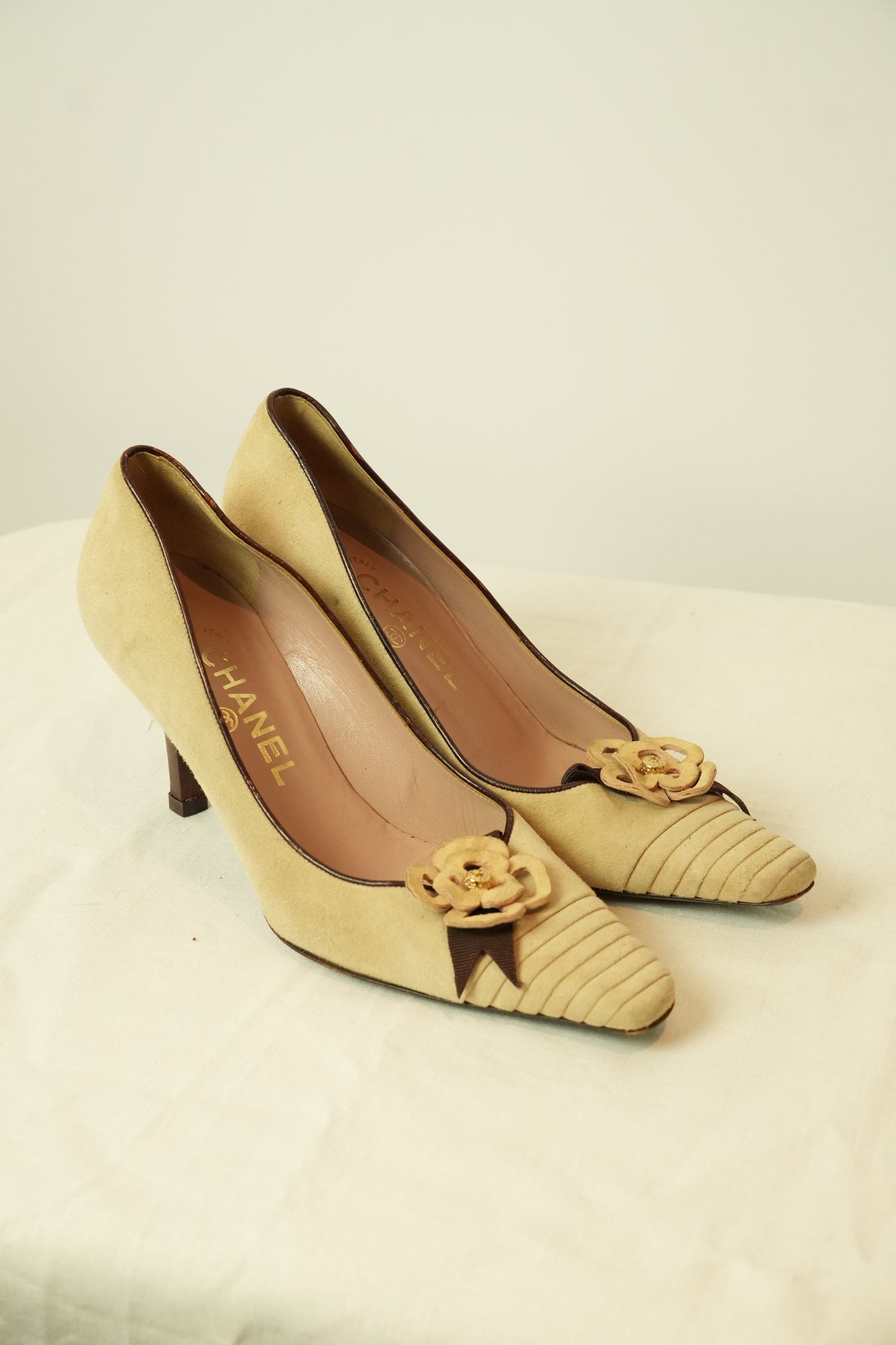 Chanel Camelia Flower Suede Beige sz 36.5 heels