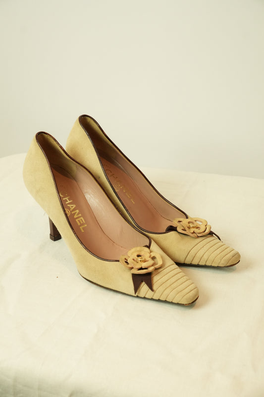 Chanel Camelia Flower Suede Beige sz 36.5 heels