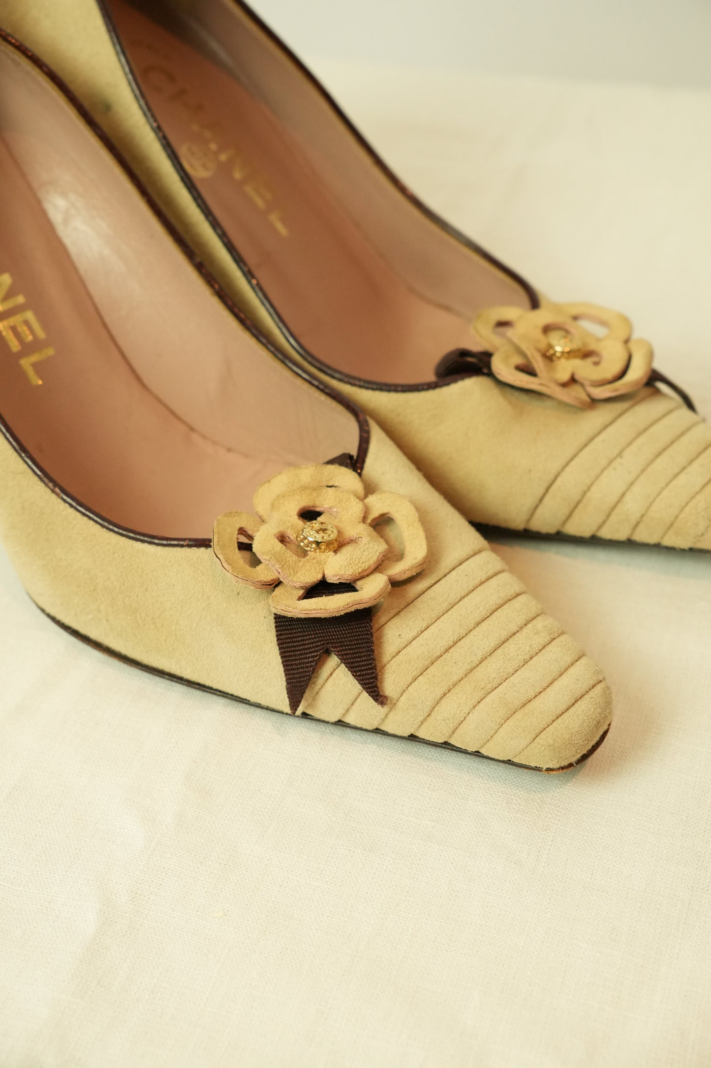 Chanel Camelia Flower Suede Beige sz 36.5 heels