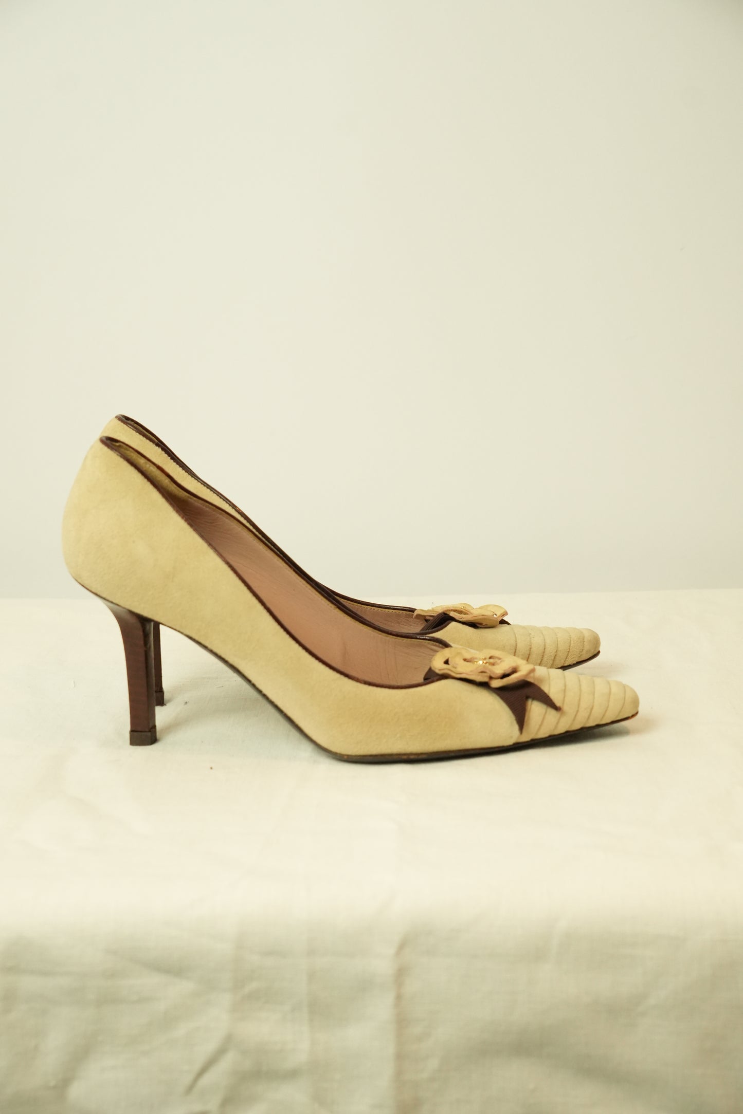Chanel Camelia Flower Suede Beige sz 36.5 heels