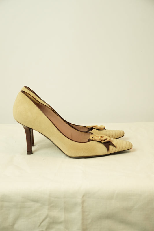 Chanel Camelia Flower Suede Beige sz 36.5 heels