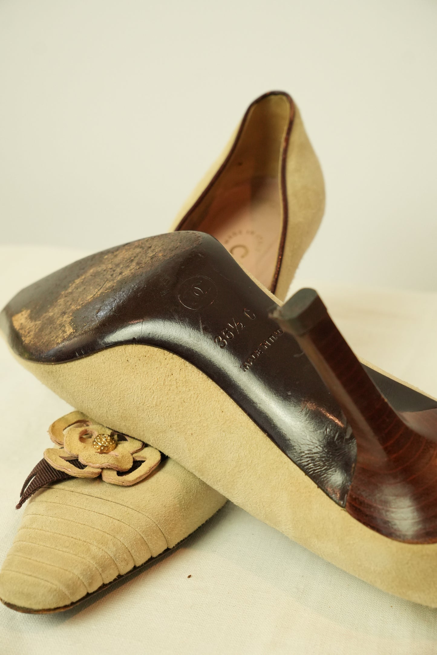 Chanel Camelia Flower Suede Beige sz 36.5 heels