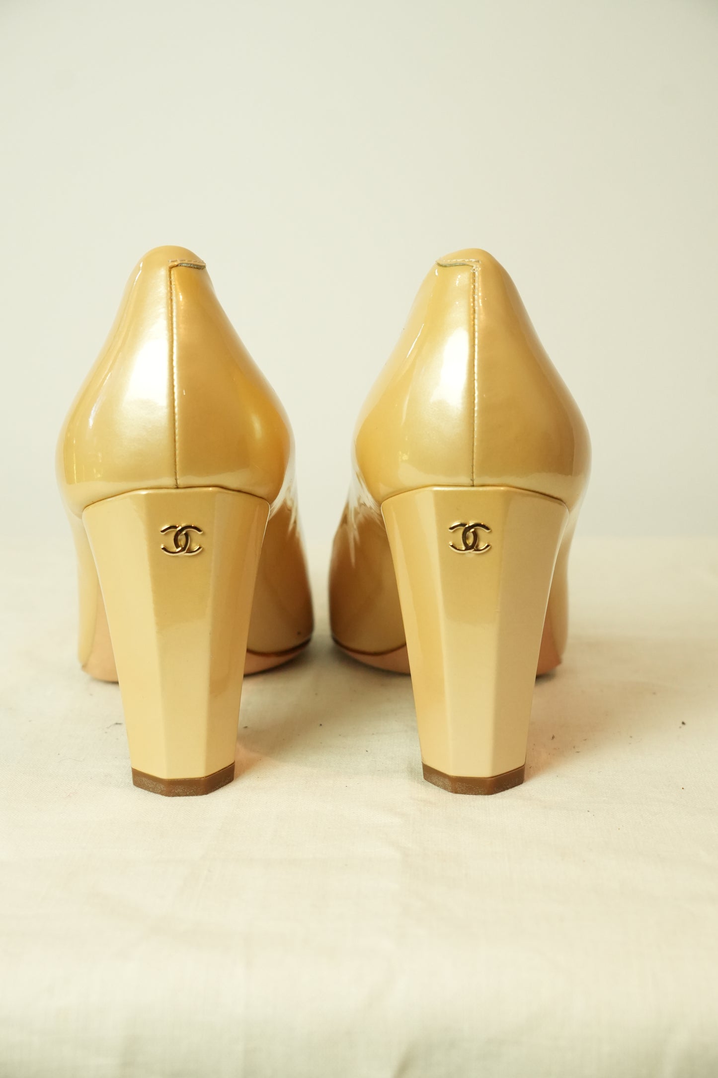 Chanel Gold Patent Pumps w Irridescent Floral Motif Sz 37