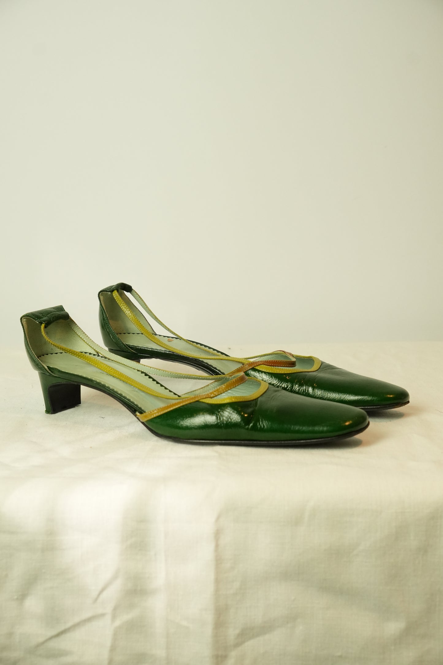 Sigerson Morrison Green Patent Leather Point Toe Kitten Heels Sz 7.5
