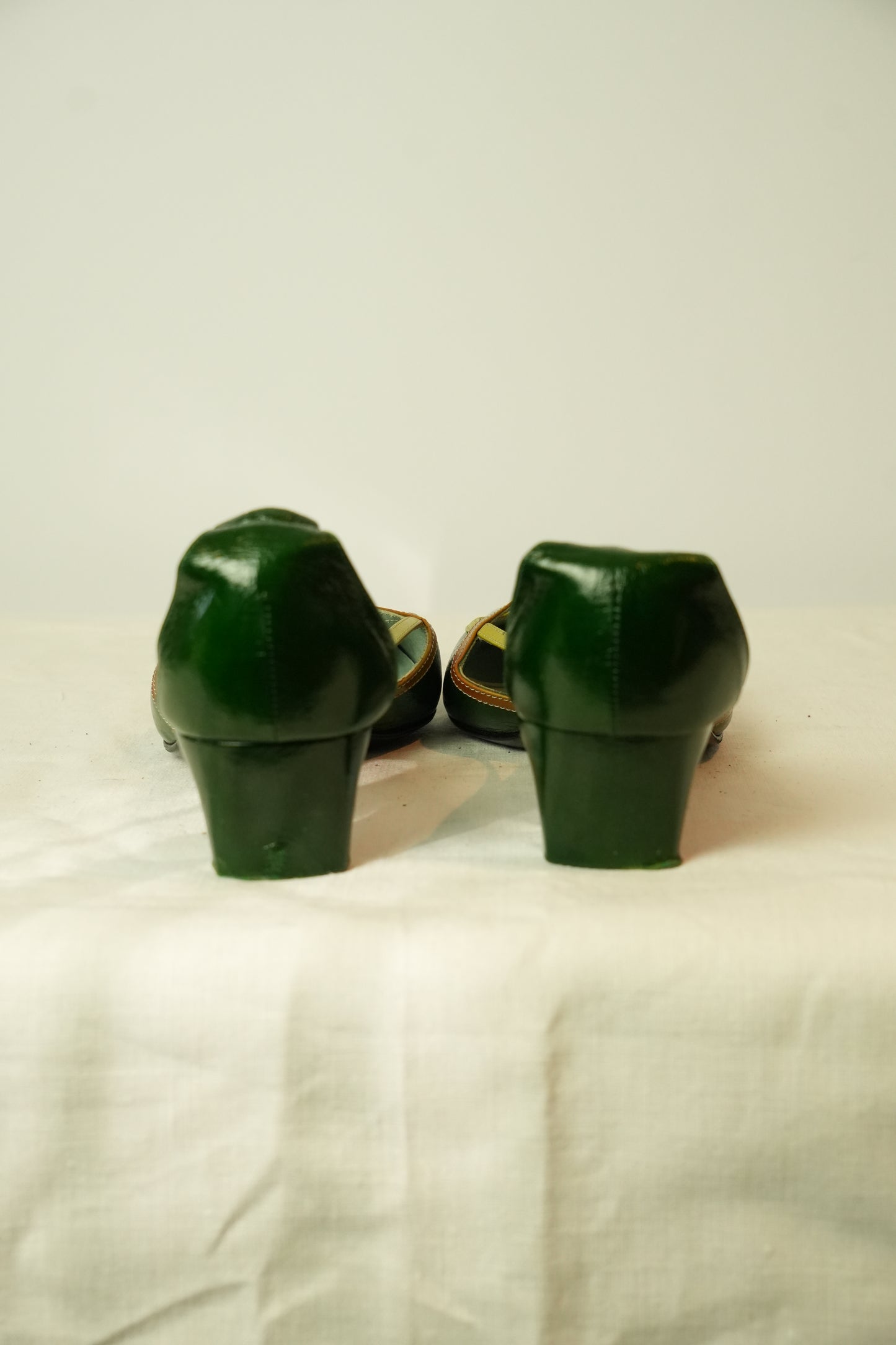 Sigerson Morrison Green Patent Leather Point Toe Kitten Heels Sz 7.5