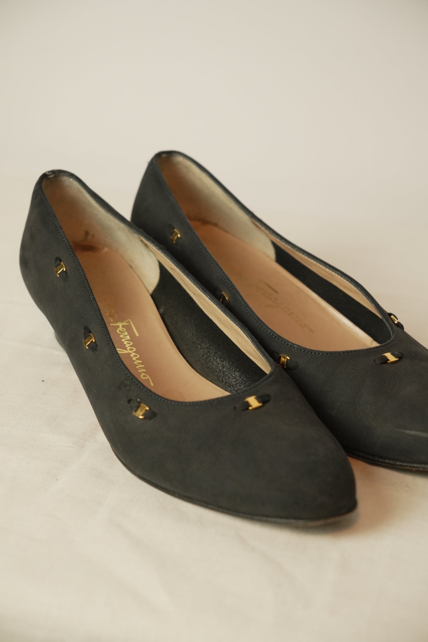 Salvatore Ferragamo Gold Logo Trim Ballet Flats Sz 38