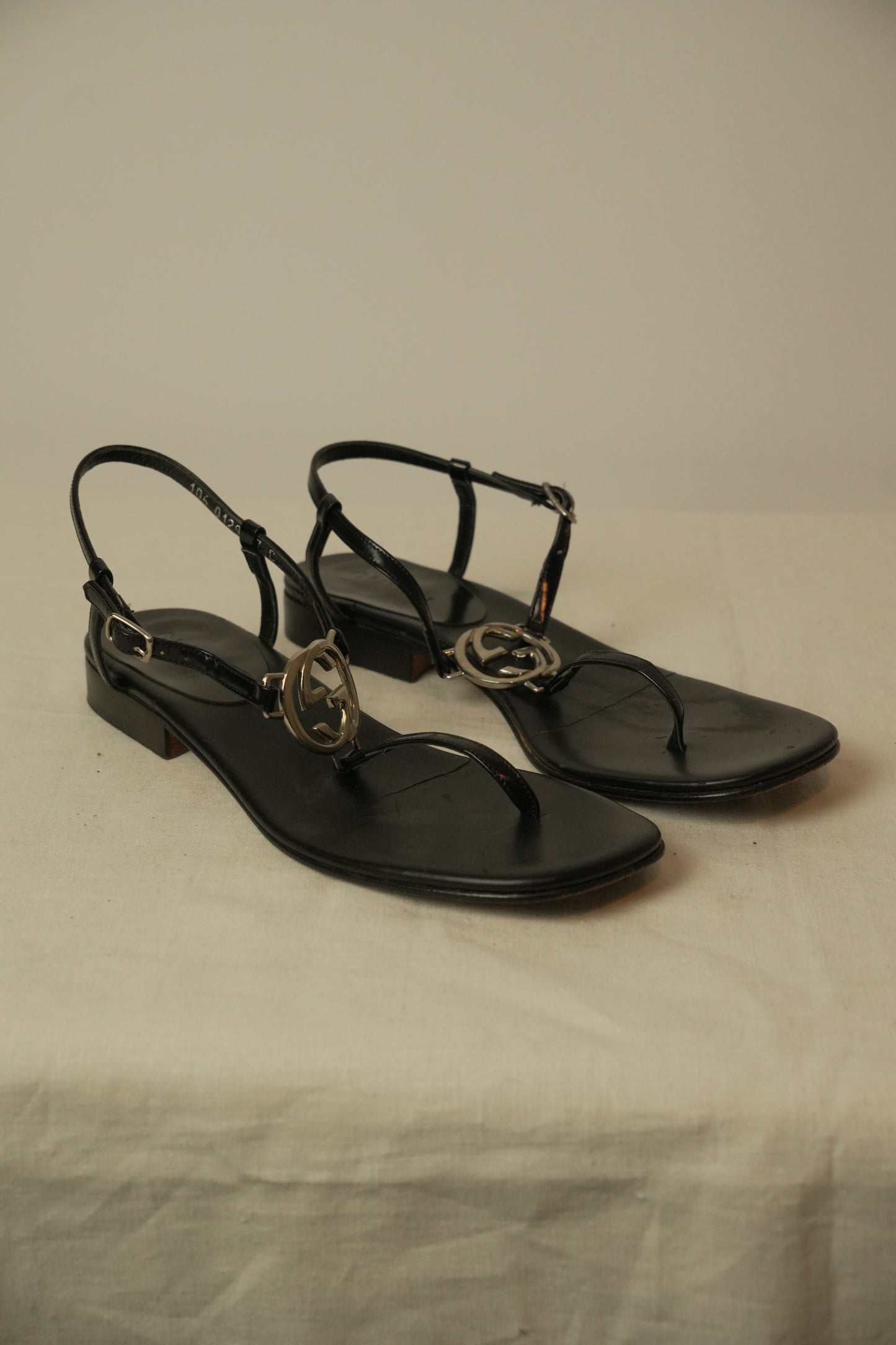Gucci Leather Sandals w Metal Logo w box Sz37