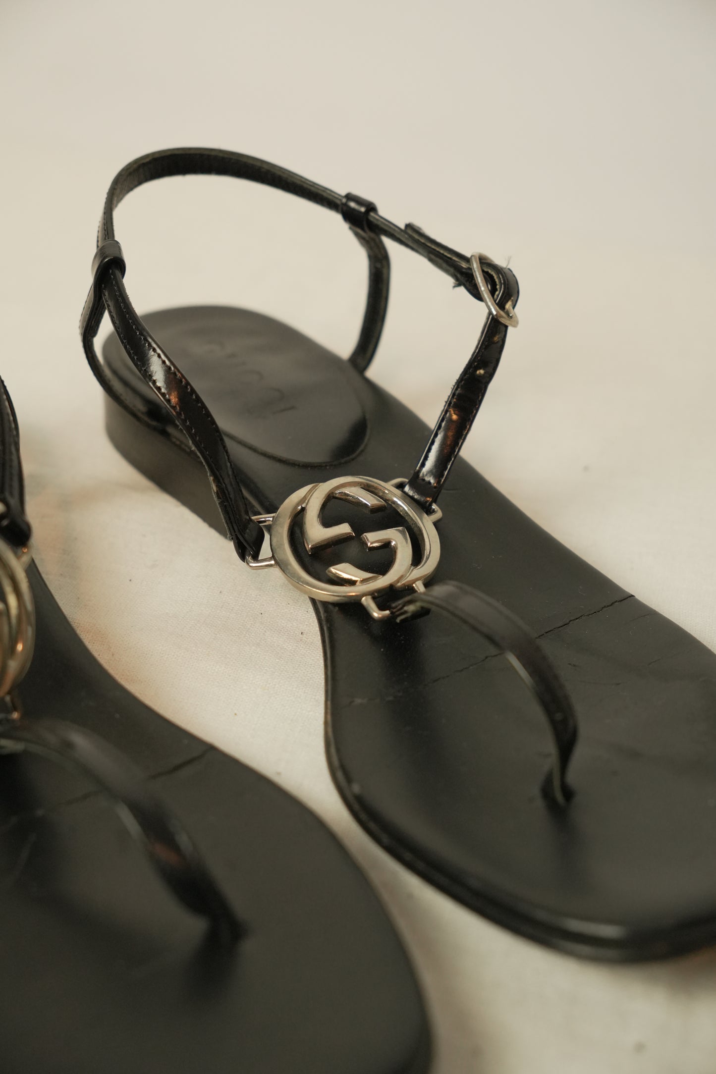 Gucci Leather Sandals w Metal Logo w box Sz37