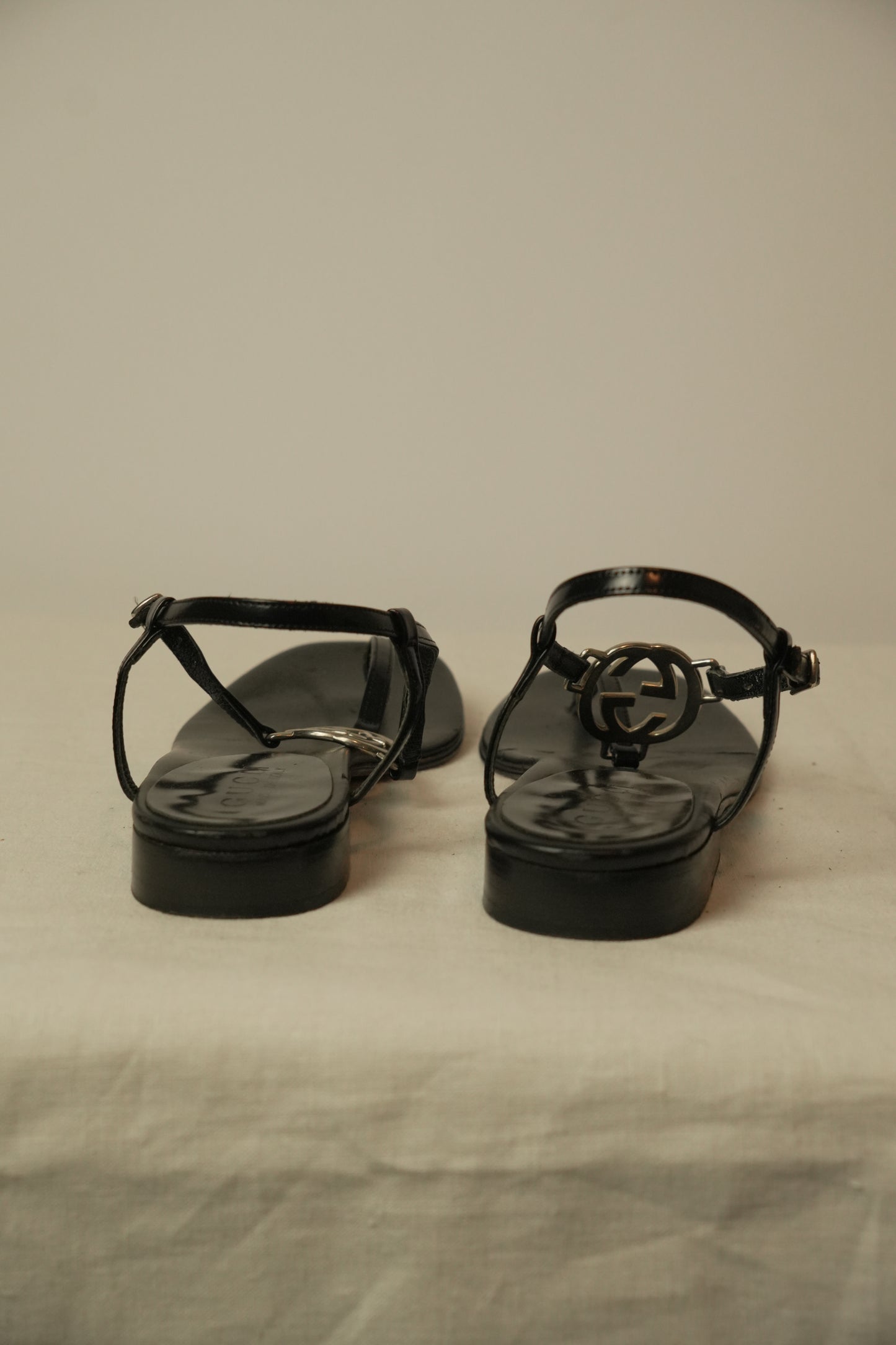 Gucci Leather Sandals w Metal Logo w box Sz37