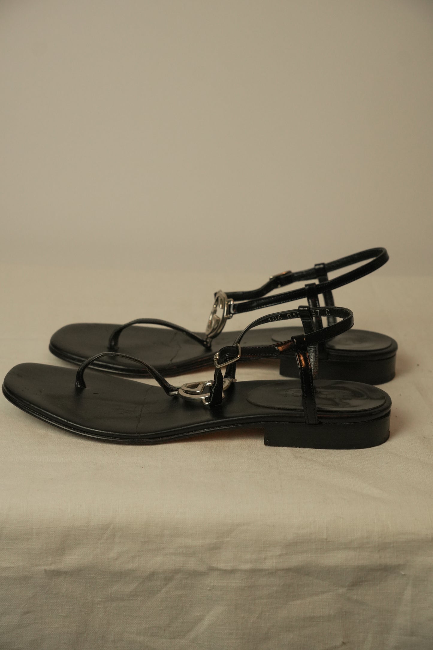 Gucci Leather Sandals w Metal Logo w box Sz37