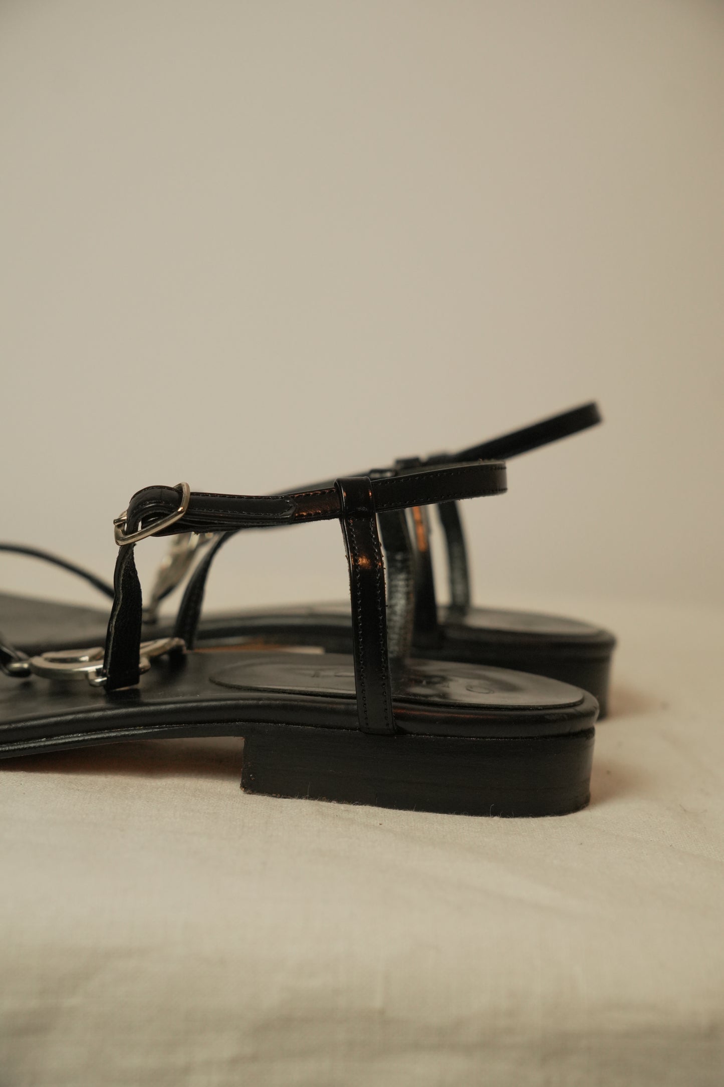Gucci Leather Sandals w Metal Logo w box Sz37