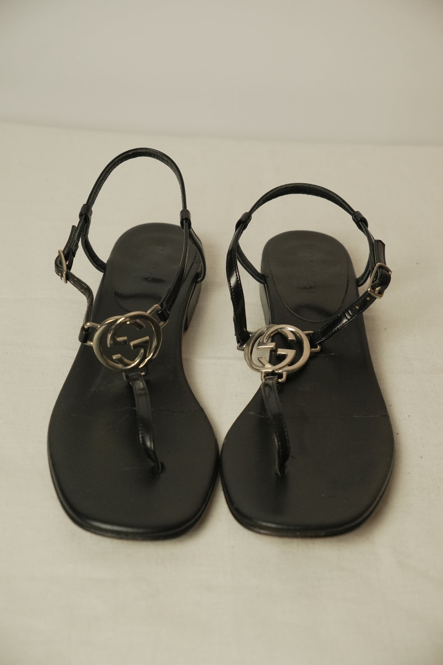 Gucci Leather Sandals w Metal Logo w box Sz37