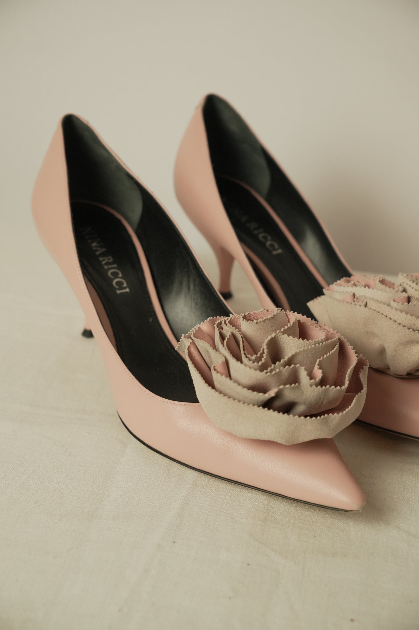 Nina Ricci Floral Motif Nude Pumps sz 37.5
