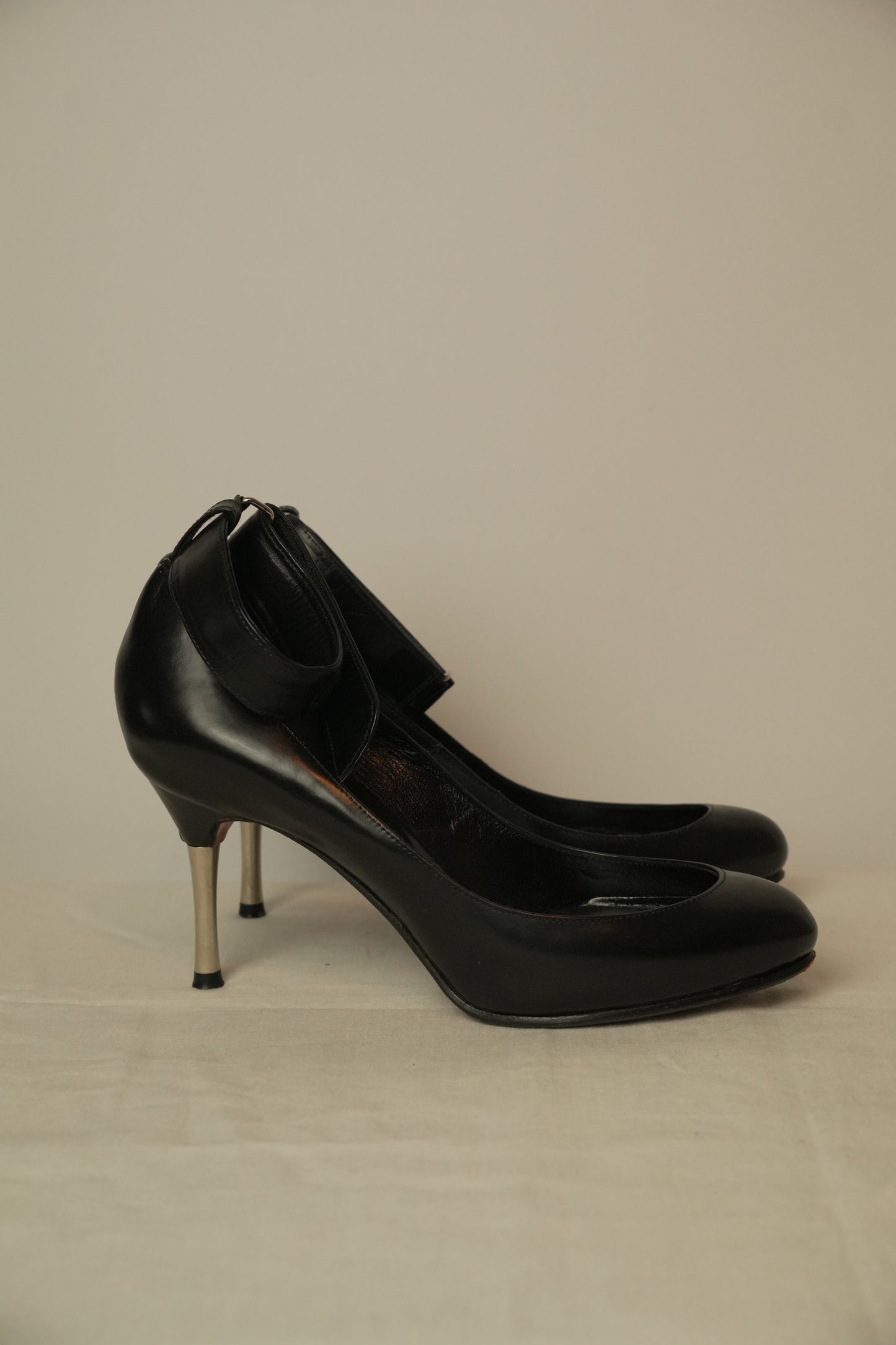 Mihara Yasuhiro Toe Cleavage Leather Metal Pumps w Ankle Strap Sz24