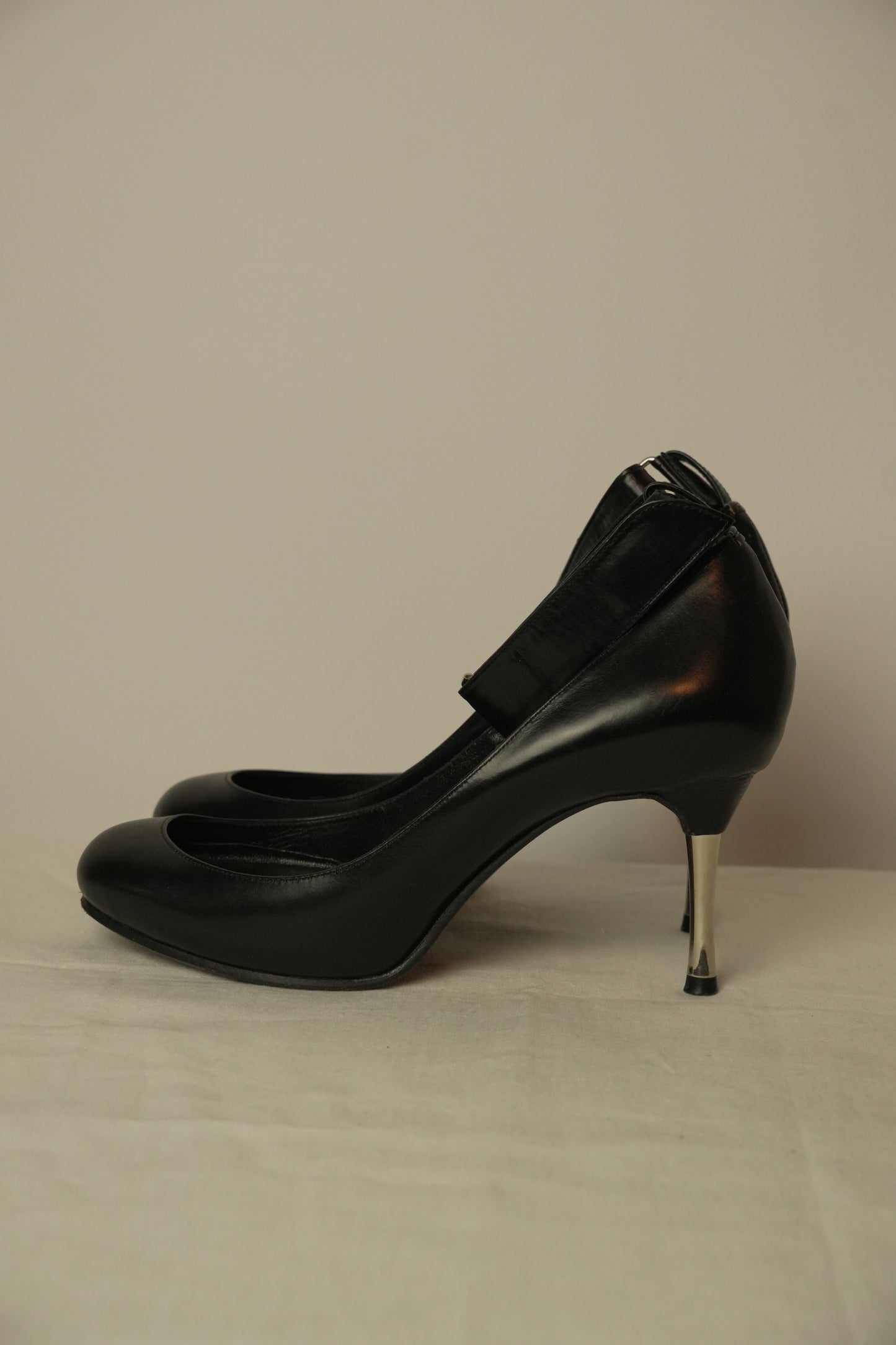 Mihara Yasuhiro Toe Cleavage Leather Metal Pumps w Ankle Strap Sz24