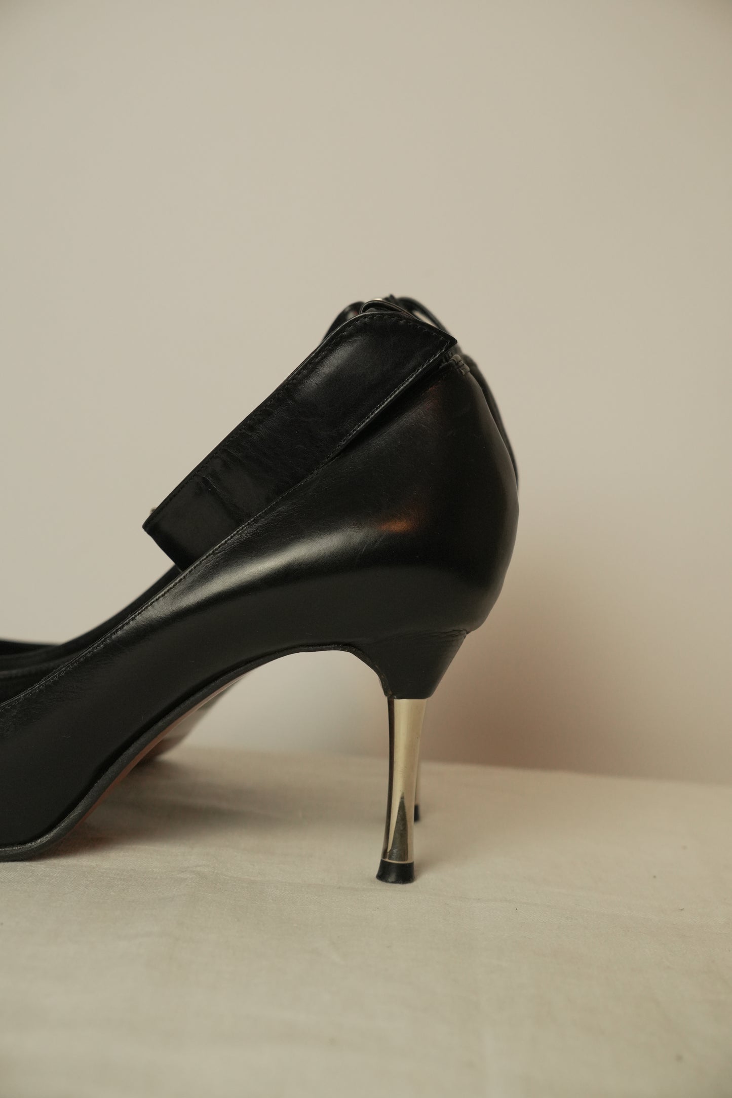 Mihara Yasuhiro Toe Cleavage Leather Metal Pumps w Ankle Strap Sz24
