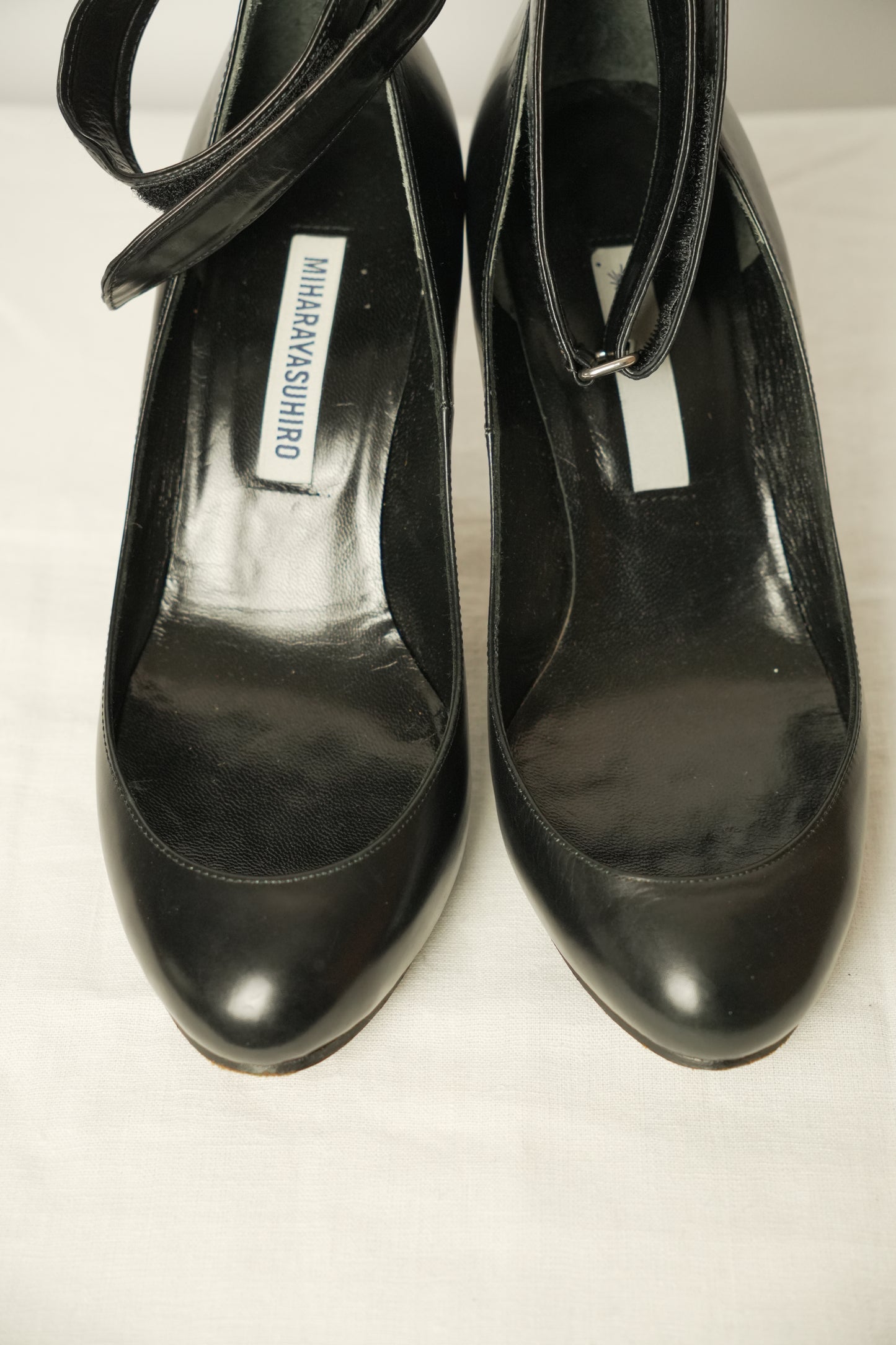 Mihara Yasuhiro Toe Cleavage Leather Metal Pumps w Ankle Strap Sz24