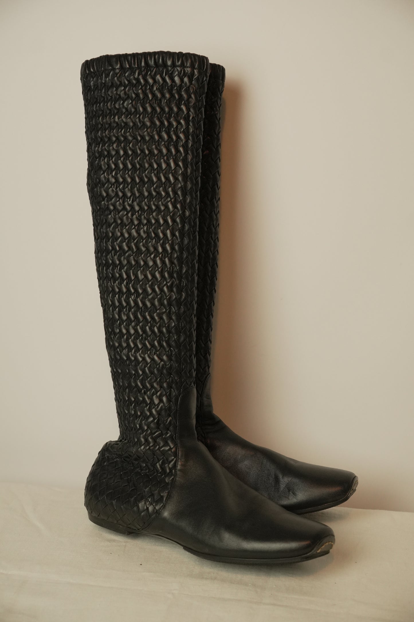 Bottega Veneta Intrecciato Leather woven flat Boots sz 6.5 with dust bag