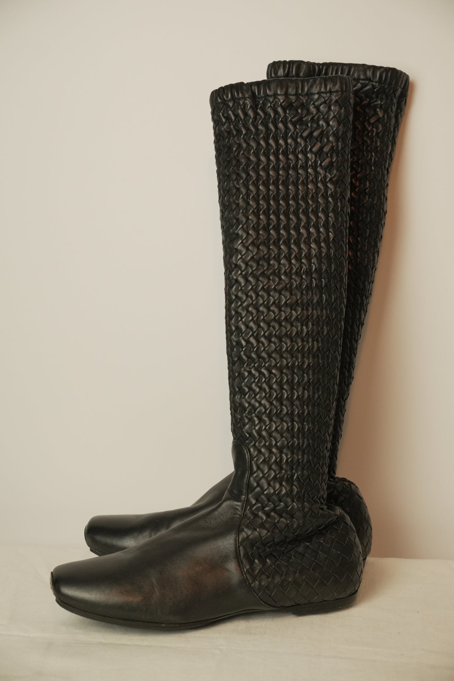 Bottega Veneta Intrecciato Leather woven flat Boots sz 6.5 with dust bag