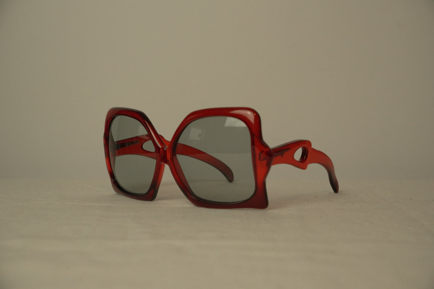 Miss Dior Red Square Oversized Sunglasses