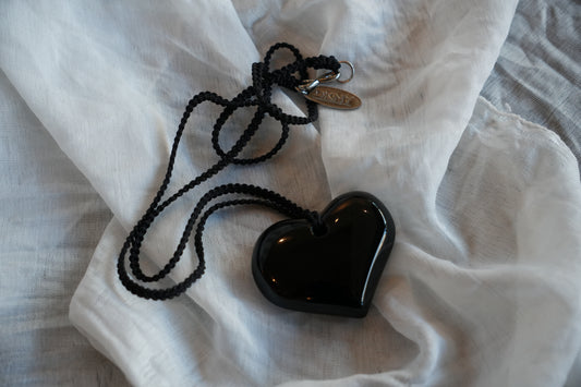 DKNY Donna Karan New York Necklace Black Heart Pendant