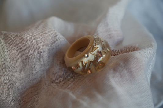 Louis Vuitton Berg Ankle-John White Monogram Acrylic Ring