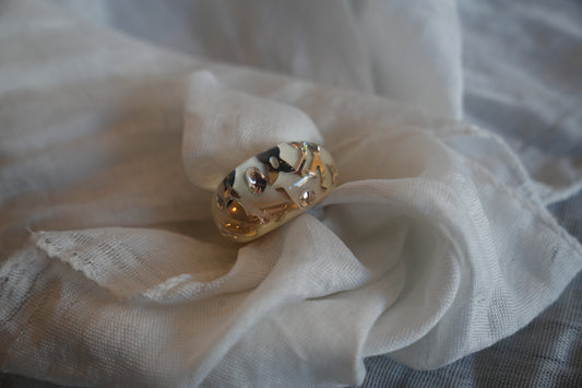 Louis Vuitton Berg Ankle-John White Monogram Acrylic Ring