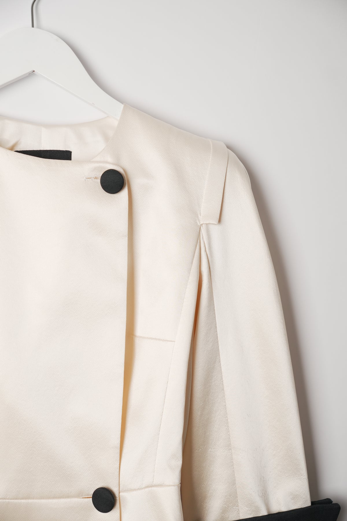 Giorgio Armani Silk White Collarless Blazer w Black Turn Up Sleeve