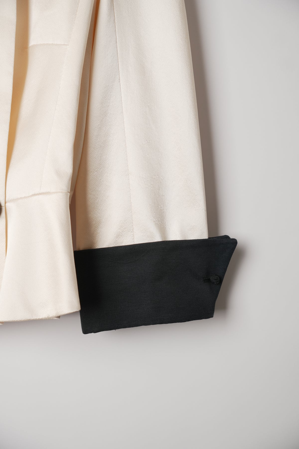 Giorgio Armani Silk White Collarless Blazer w Black Turn Up Sleeve