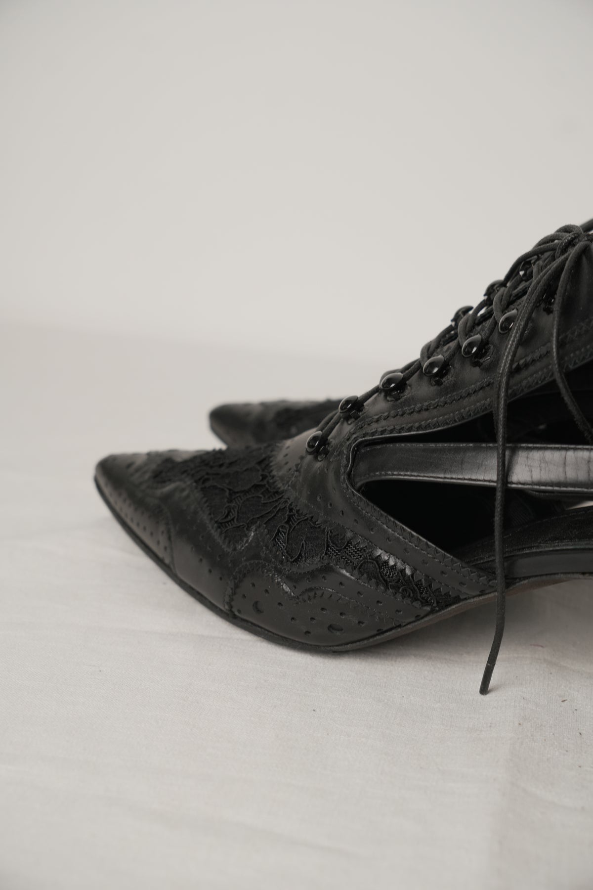 Givenchy Black Lace Up Kitten Heel Cut Out Point Toe Heels Sz38.5 w Box