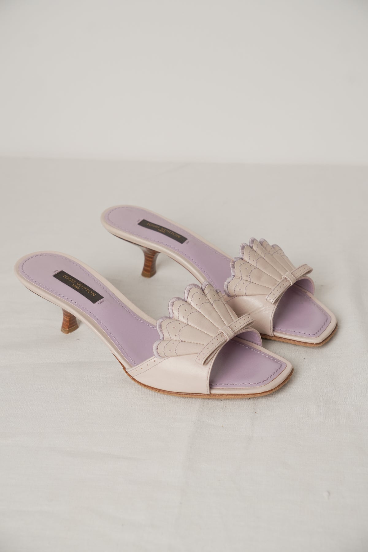 Louis Vuitton Beige/Purple Shell Bow Kitten Heels Sz35 w Box