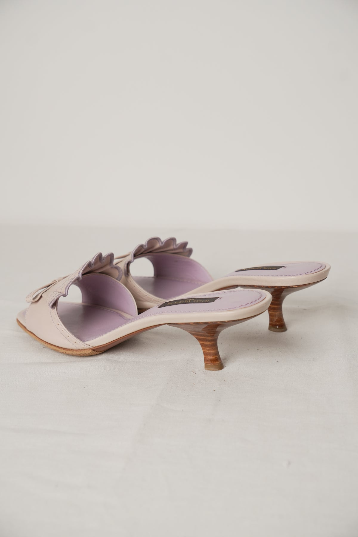 Louis Vuitton Beige/Purple Shell Bow Kitten Heels Sz35 w Box