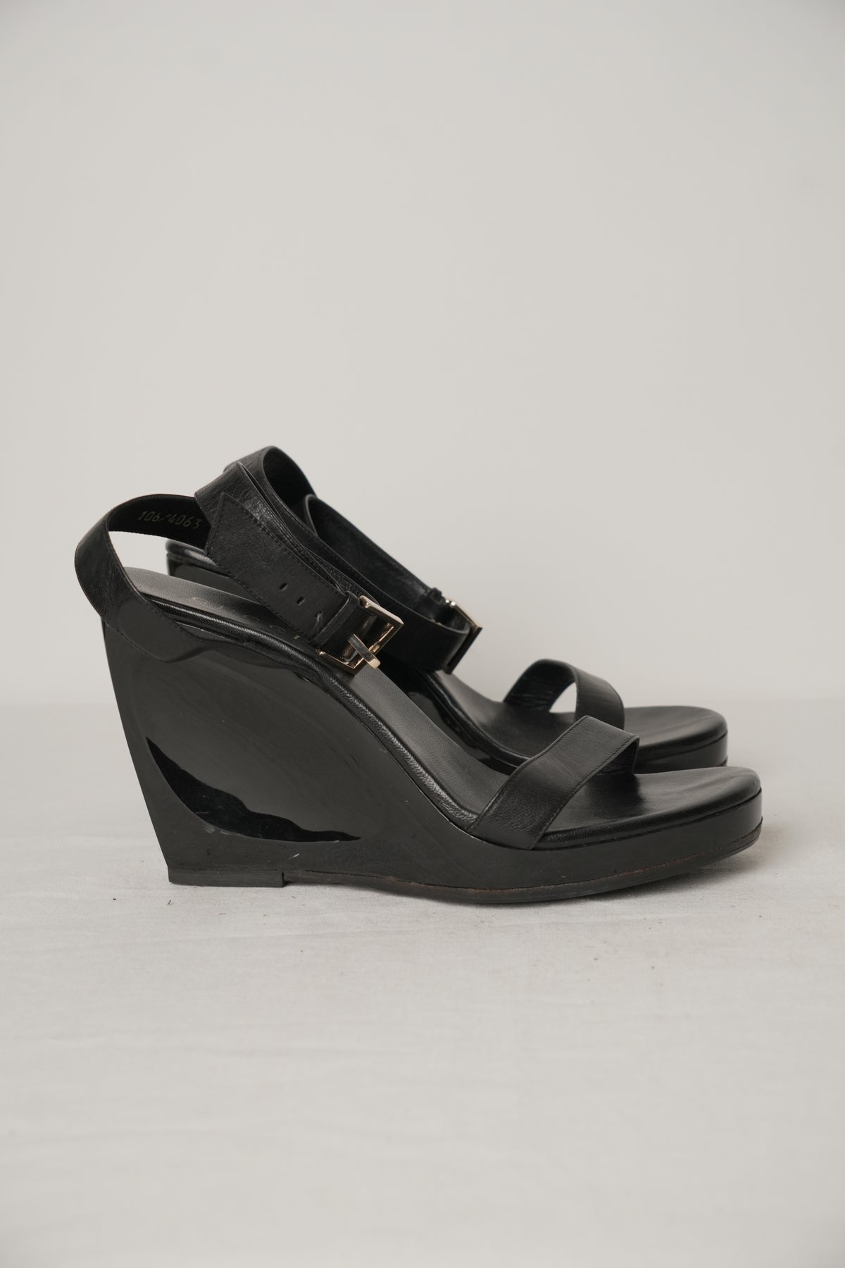 Gucci Leather Ankle Strap Plastic Wedge Heels Sz38.5