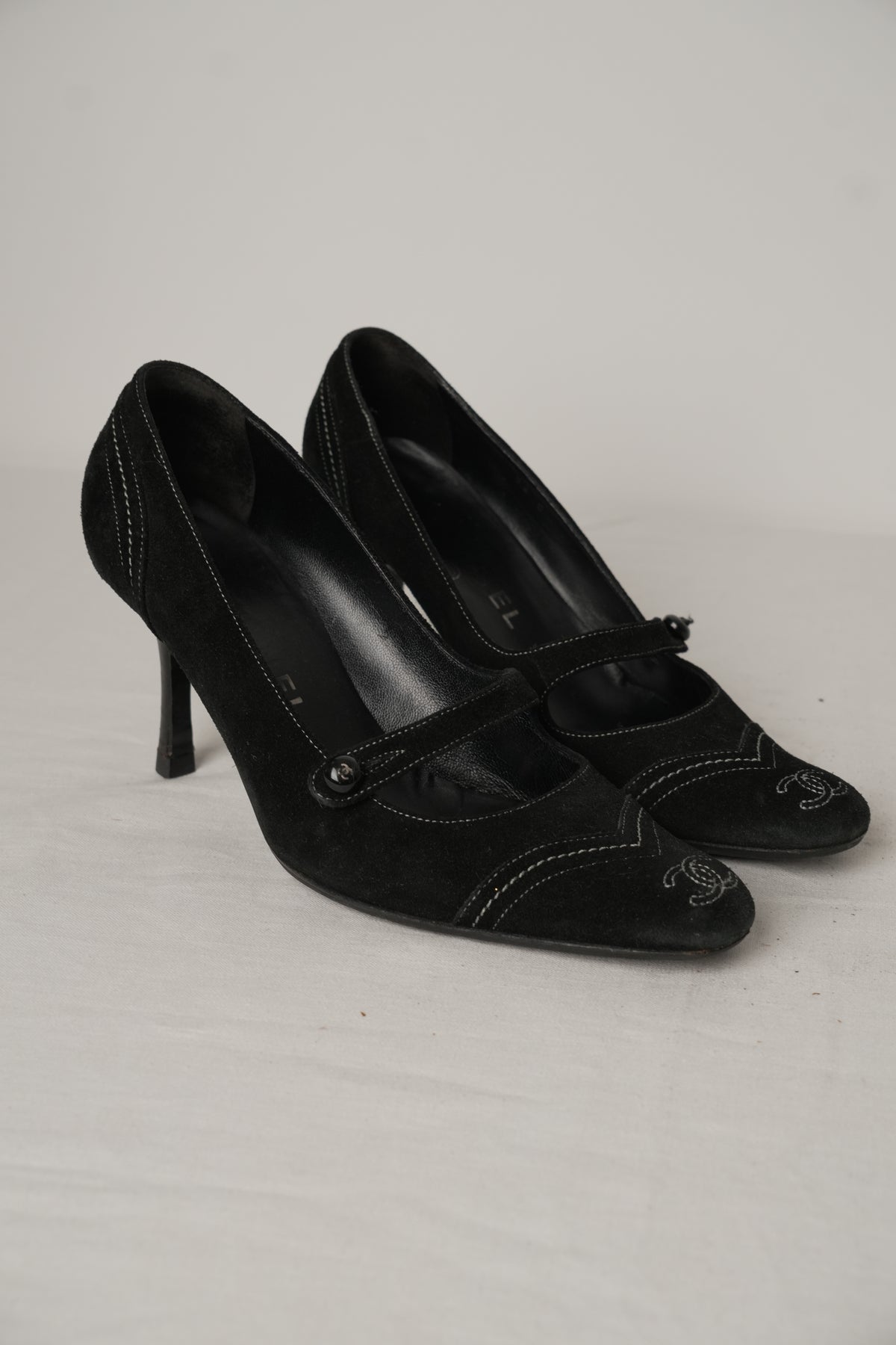 Chanel Black Suede Stitch Logo Toe Cap Pumps Heels Sz36
