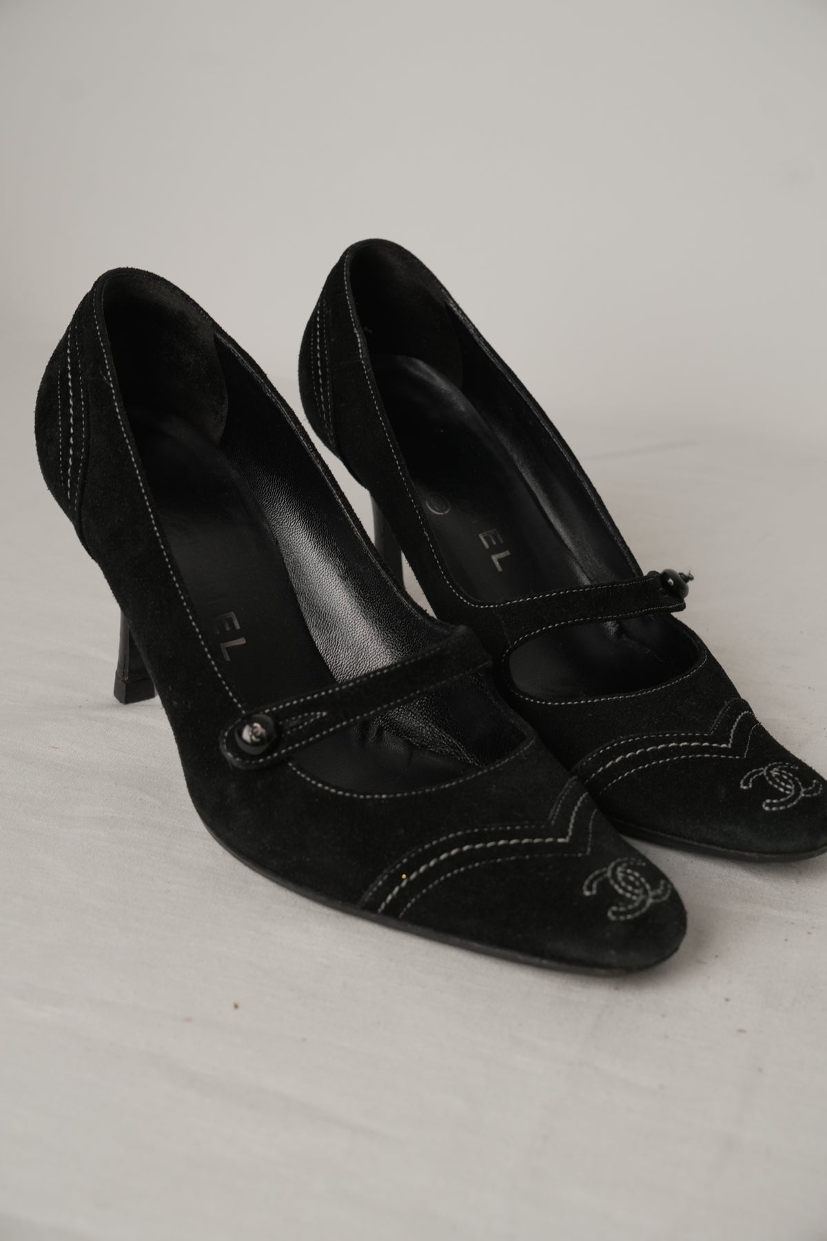 Chanel Black Suede Stitch Logo Toe Cap Pumps Heels Sz36