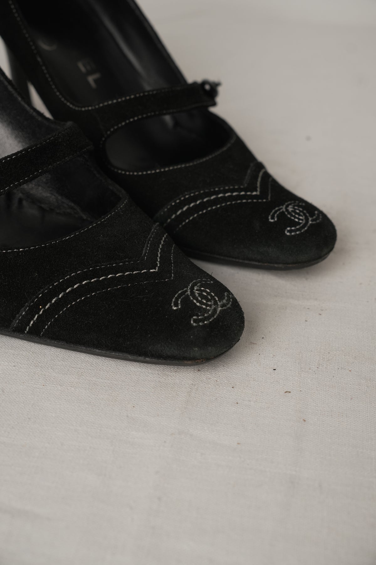 Chanel Black Suede Stitch Logo Toe Cap Pumps Heels Sz36
