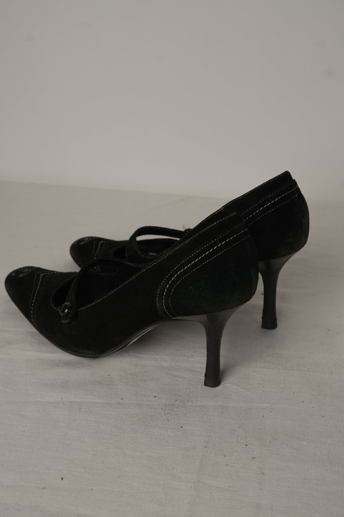 Chanel Black Suede Stitch Logo Toe Cap Pumps Heels Sz36