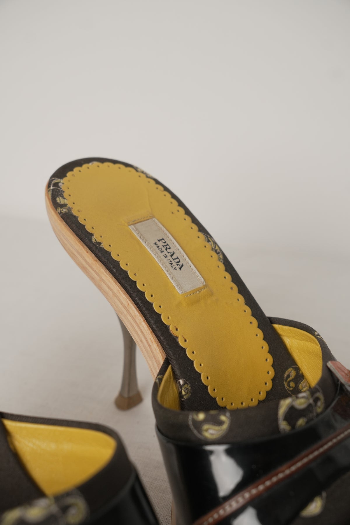 Prada SS 2003 Paisley Yellow/Black Stiletto Heels Sz4.5(US)
